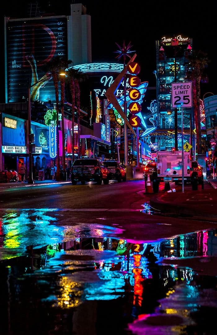 service France 42 neon-city-1.jpg