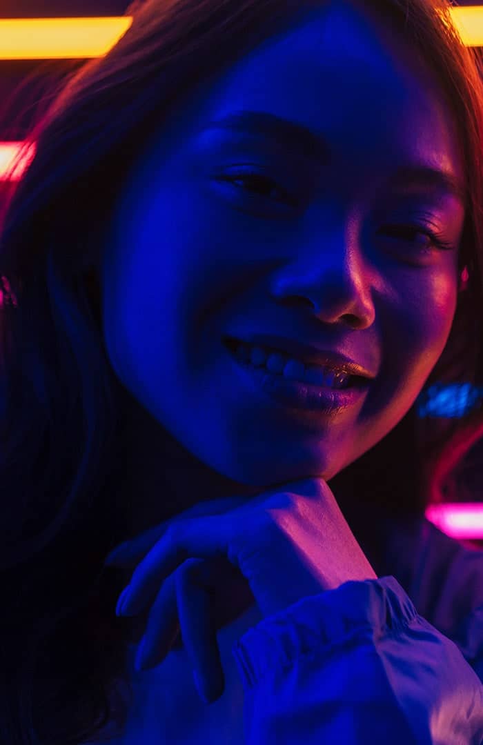 service France 41 young-woman-with-blue-neon-colors.jpg